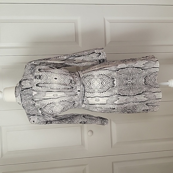 Lucy Paris Black & White Animal Print 3/4 Sleeve Wrap Dress - Size S - Picture 4 of 6